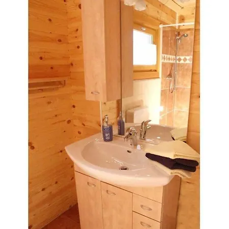 Holiday Log Cabin شقة