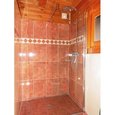Holiday Log Cabin شقة