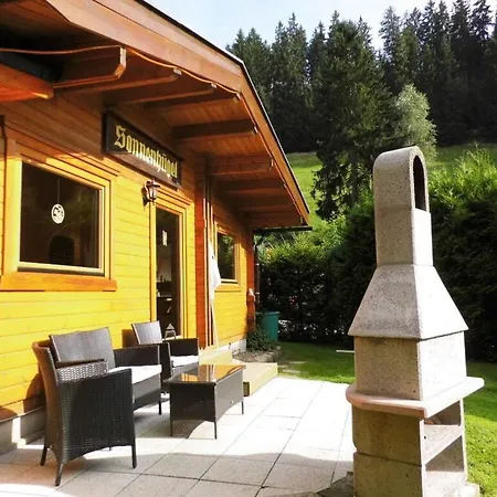 Holiday Log Cabin * فيلديمان