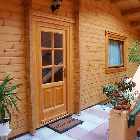 Holiday Log Cabin * فيلديمان