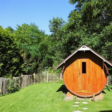 Holiday Log Cabin * فيلديمان